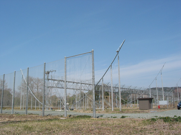 豊川に建設されたUHF電波望遠鏡（SWIFT）